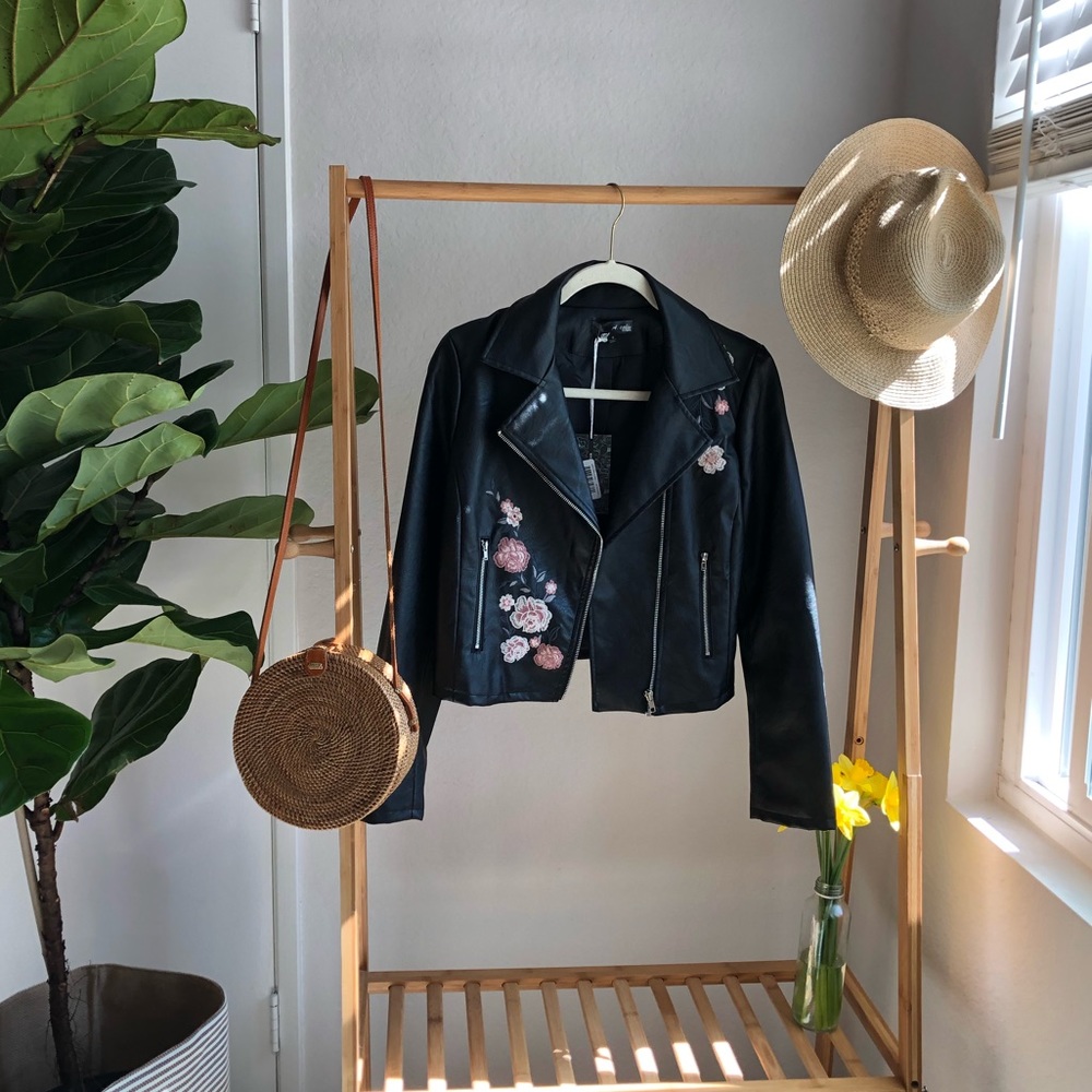 Sold❤️Floral embroidered leather jacket